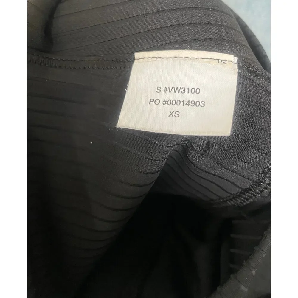 Vuori Ribbed Inversion Shorts - Picture 3 of 3